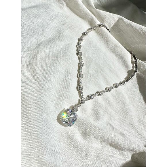Stunning cushion cut cubic zirconia statement necklace - Picture 6 of 15